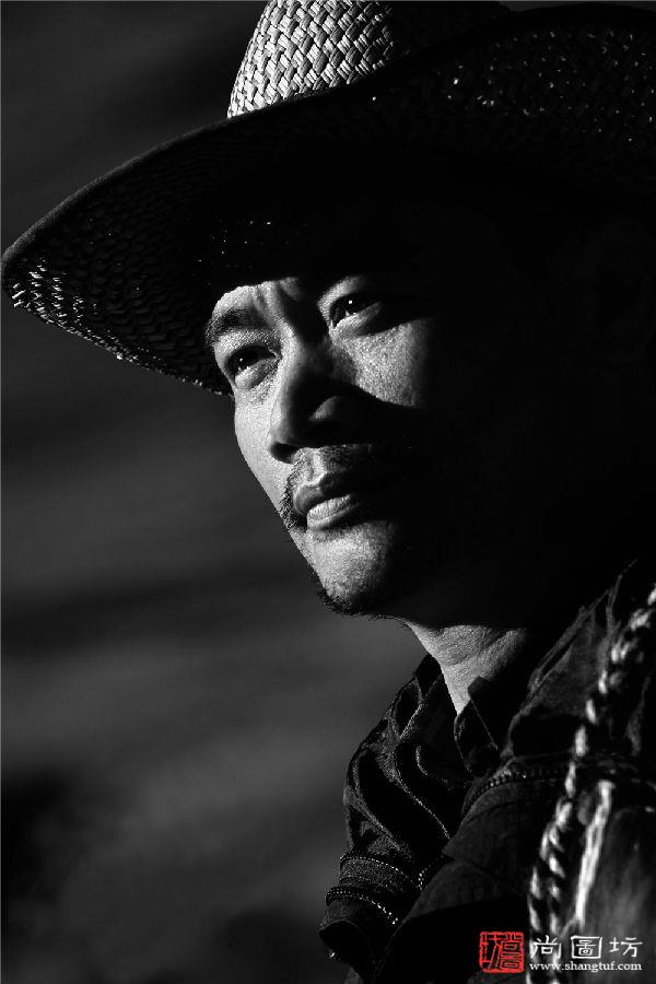 《汉子》 摄影:霍添 黑白投射影像組 入选.jpg