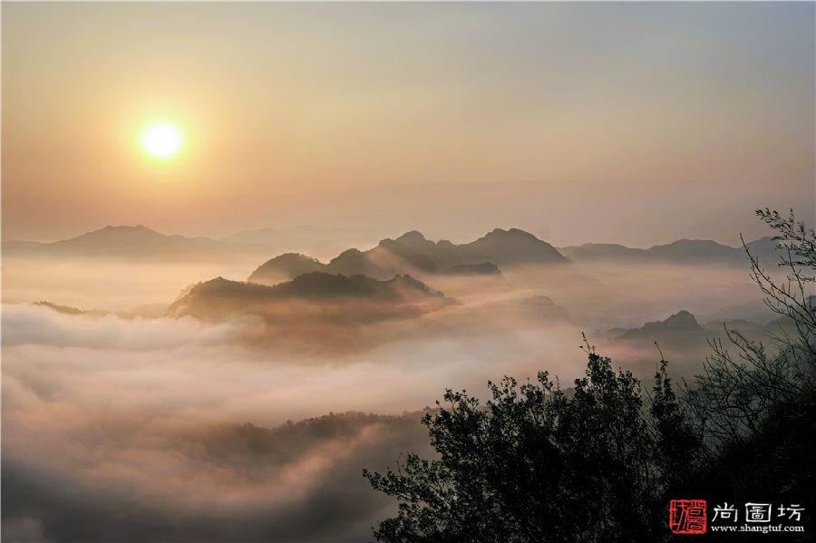 《日出盘山》 摄影:李建平 风光组 入选.jpg
