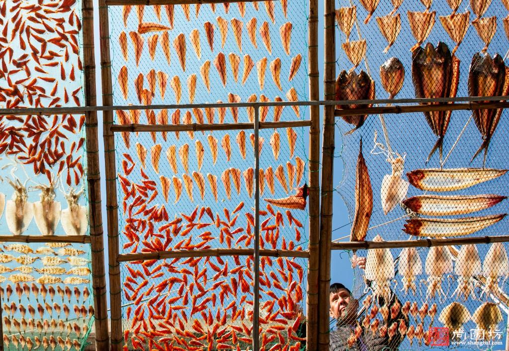 《晒年味-Sunning New Year Foods 》摄影:黄建军 Huang Jianjun-中国 China.jpg